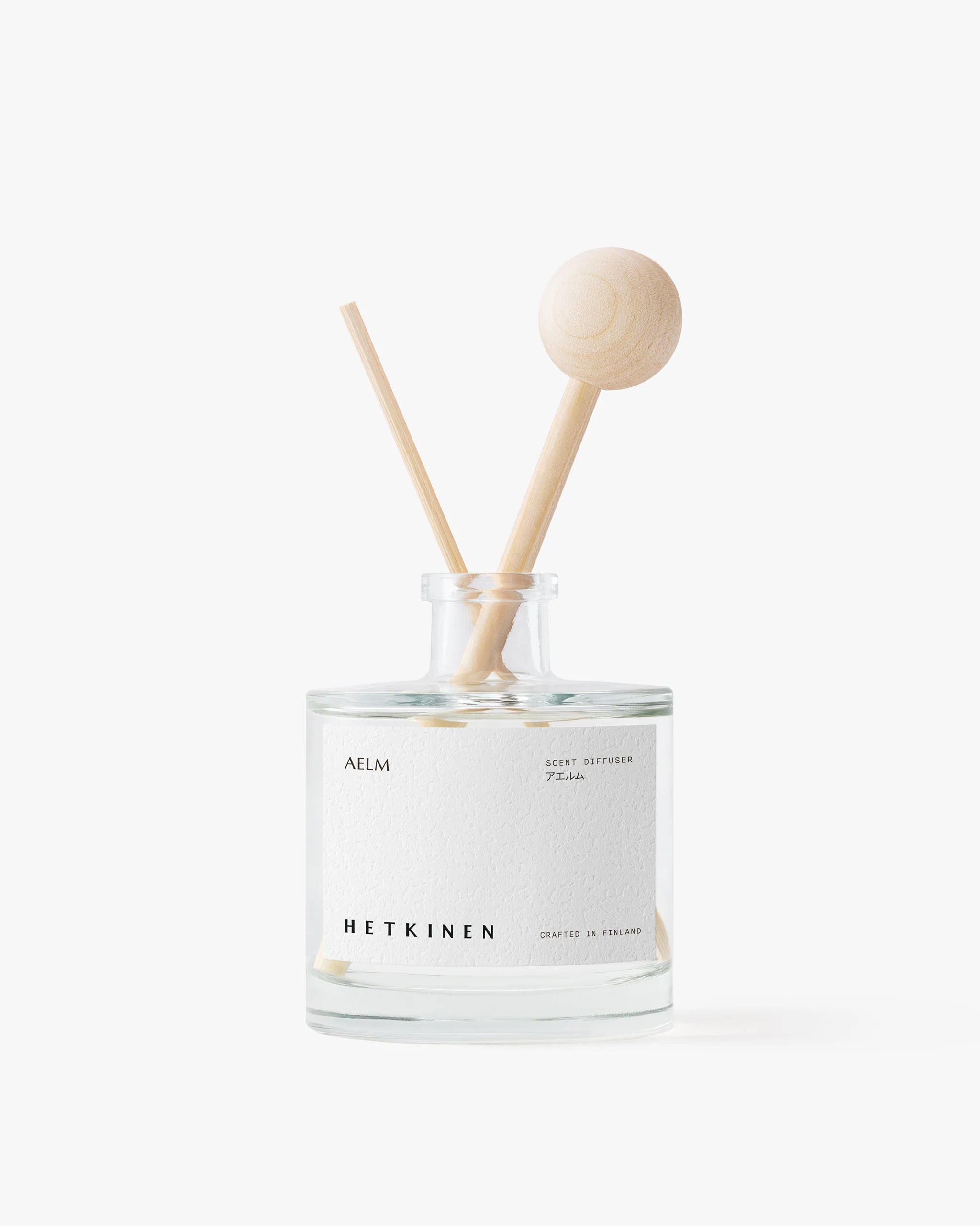 Aelm diffuser by Hetkinen with wooden sticks on a white background