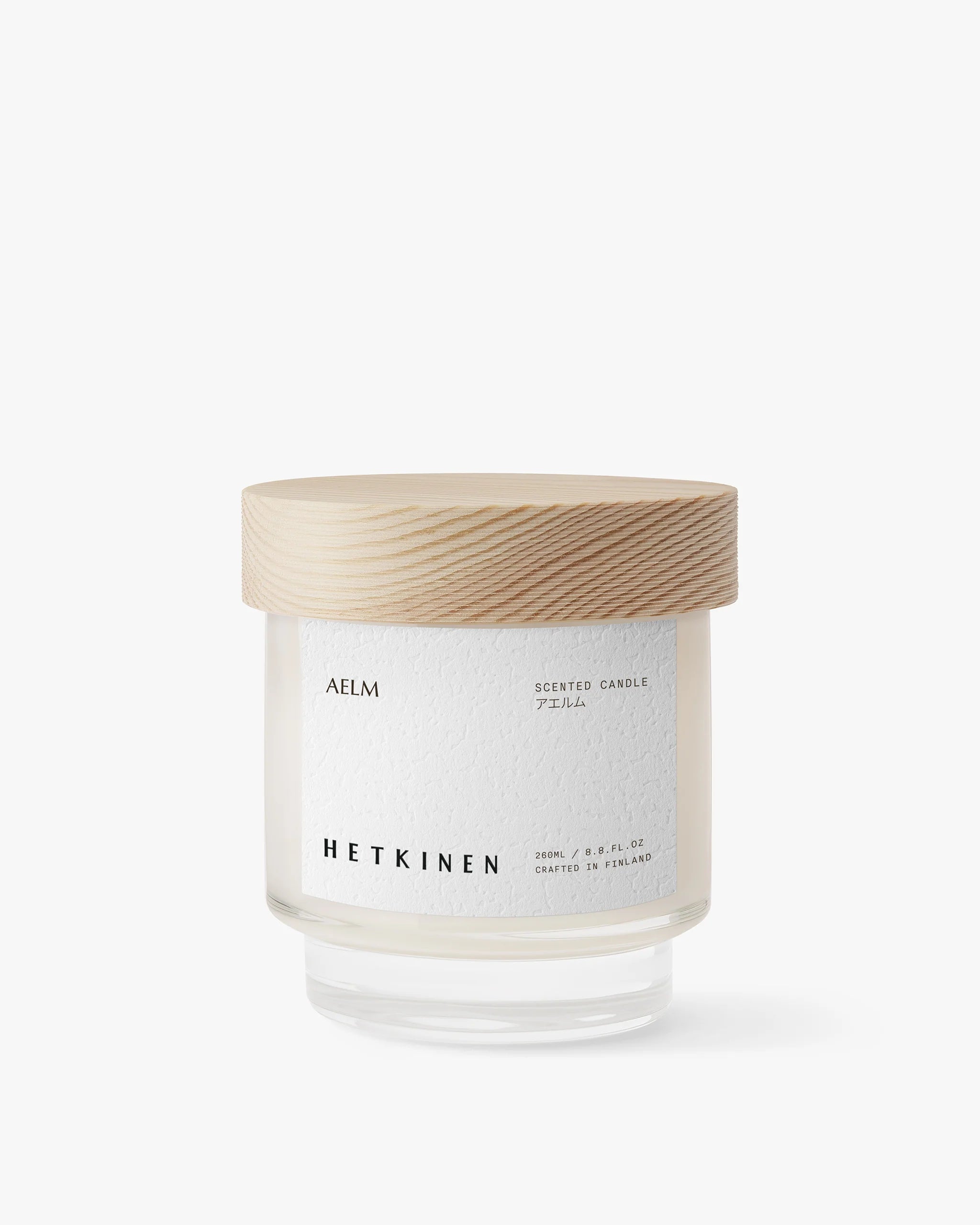Candle with wooden lid labeled 'Biofilia' and 'Hetkinen' on a white background